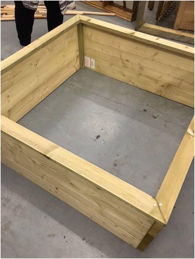 Standard Raised Bed Assembly 1