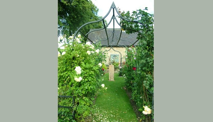 Ogee Arches, Curved Fence and Pergola 4