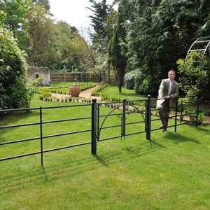 Estate Fencing & Gate