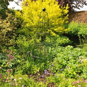 Harrod Vintage Pyramid Wire Obelisks