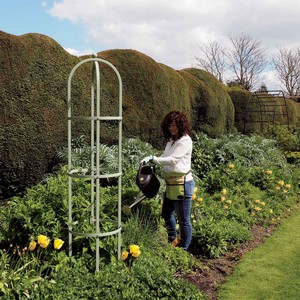 Harrod Steel Round Obelisks Lichen Green