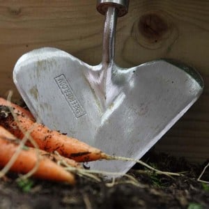 Sneeboer Heart Shaped Trowel
