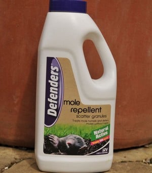 Defenders Mole Repellent Scatter Granules