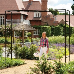 Harrod Square Garden Arch