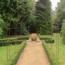 Harrod Linked Vintage Wire Arches - Rust