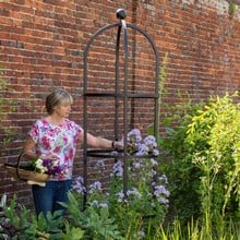 Harrod Steel Grand Round Obelisk - Matt Black