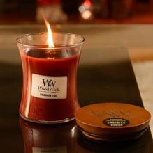 Medium WoodWick Scented Crackle Candles