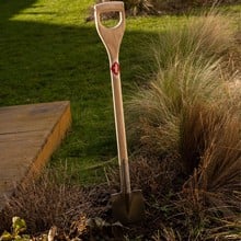 Sneeboer Border Spade with Steps and D-Handle