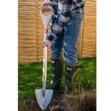 Sneeboer Pointed Spade with D-handle