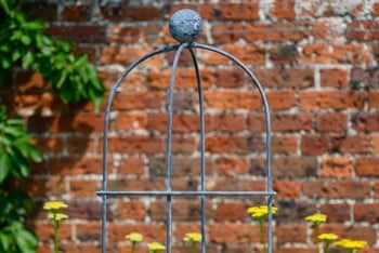 Southwold Wire Round Obelisk Southwold Wire Round Obelisk