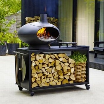 Large Outdoor Grill Forno with Table