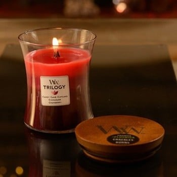Medium WoodWick Scented Crackle Candles