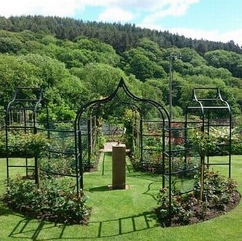 Ogee Arch, Curved Fence and Pergola - Bespoke Design