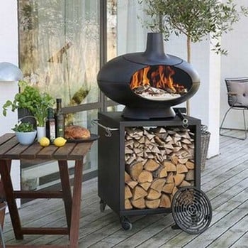 Outdoor Grill Forno with Small Table