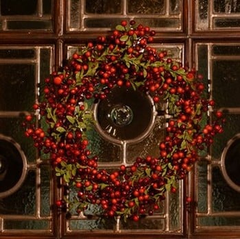 Red Berry Wreath by Gisela Graham