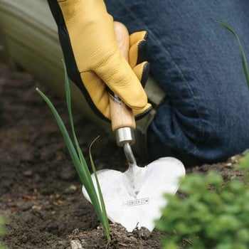 Sneeboer Heart Shaped Trowel