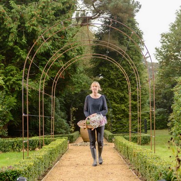 Harrod Linked Vintage Wire Arches - Rust Harrod Linked Vintage Wire Arches - Rust