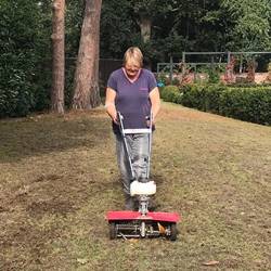 Louise-scarifying-270919