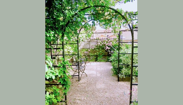 Bisecting Roman Pergola, Mr and Mrs Steven - Southern Burgundy France