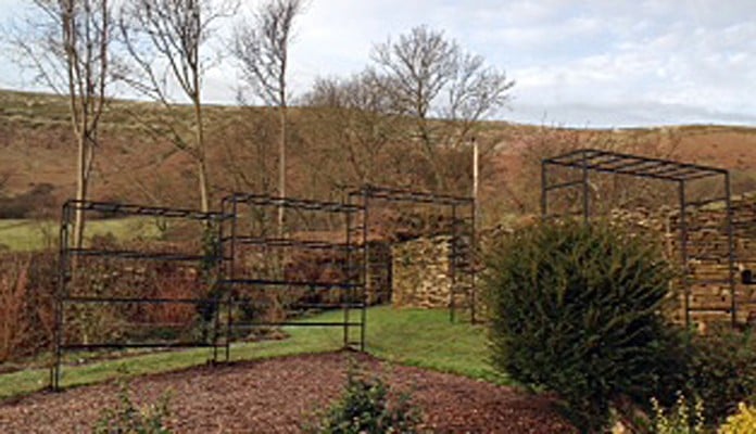 Square Arches Linked on a Slope 1