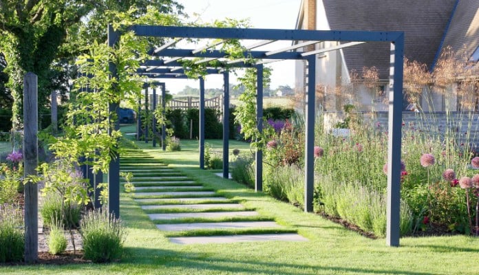 ARC-483 Bespoke Contemporary Pergola - Image courtesy of Emotive Landscapes, Gloucestershire