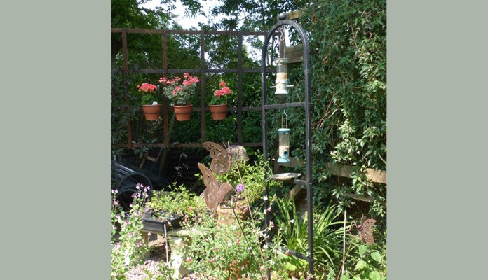 BIR-003 Steel Arched Topped Bird Feeding Station, Mrs Fisher - Hampshire