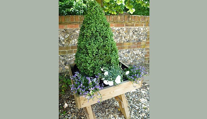 2ft Mini Manger, Mrs Sweeting - Oxfordshire 2ft Mini Manger, Mrs Sweeting - Oxfordshire