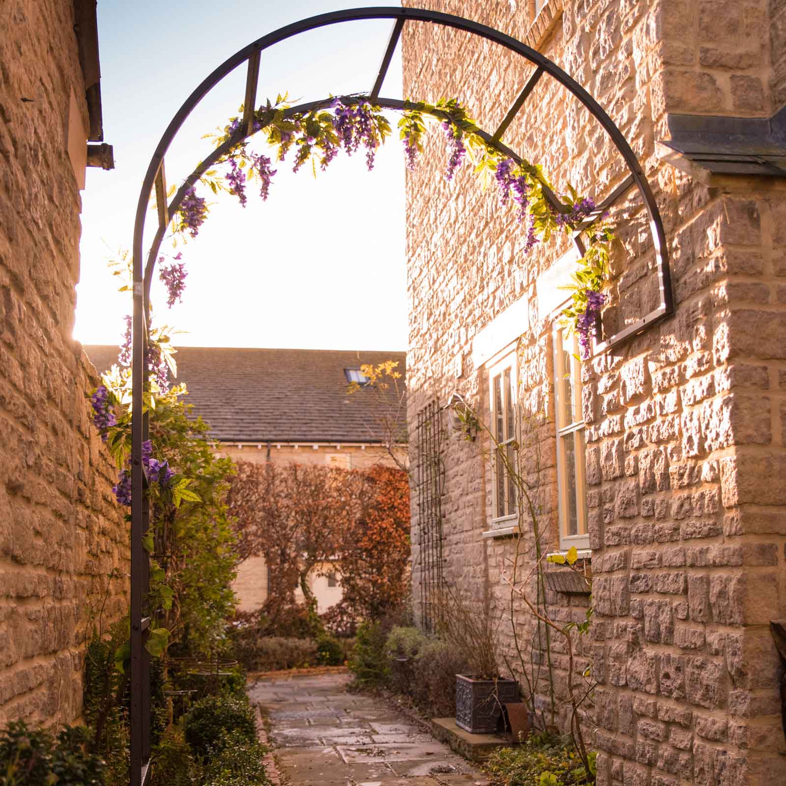 Black Traditional Roman Wall Mounted Arch -  Powder Coated Steel - 10 year guarantee - Harrod Horticultural