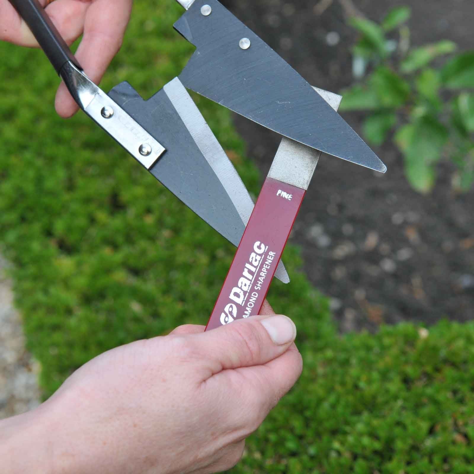 https://www.harrodhorticultural.com/uploads/images/products/GGT-196_Darlac_Tool_Sharpener_1.jpg