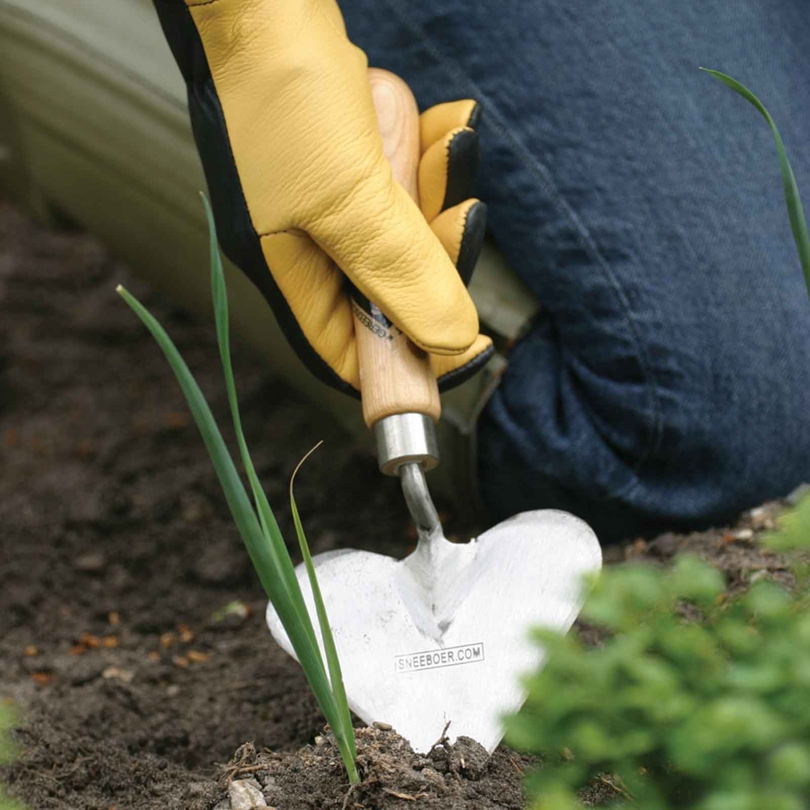 Sneeboer Heart Shaped Trowel