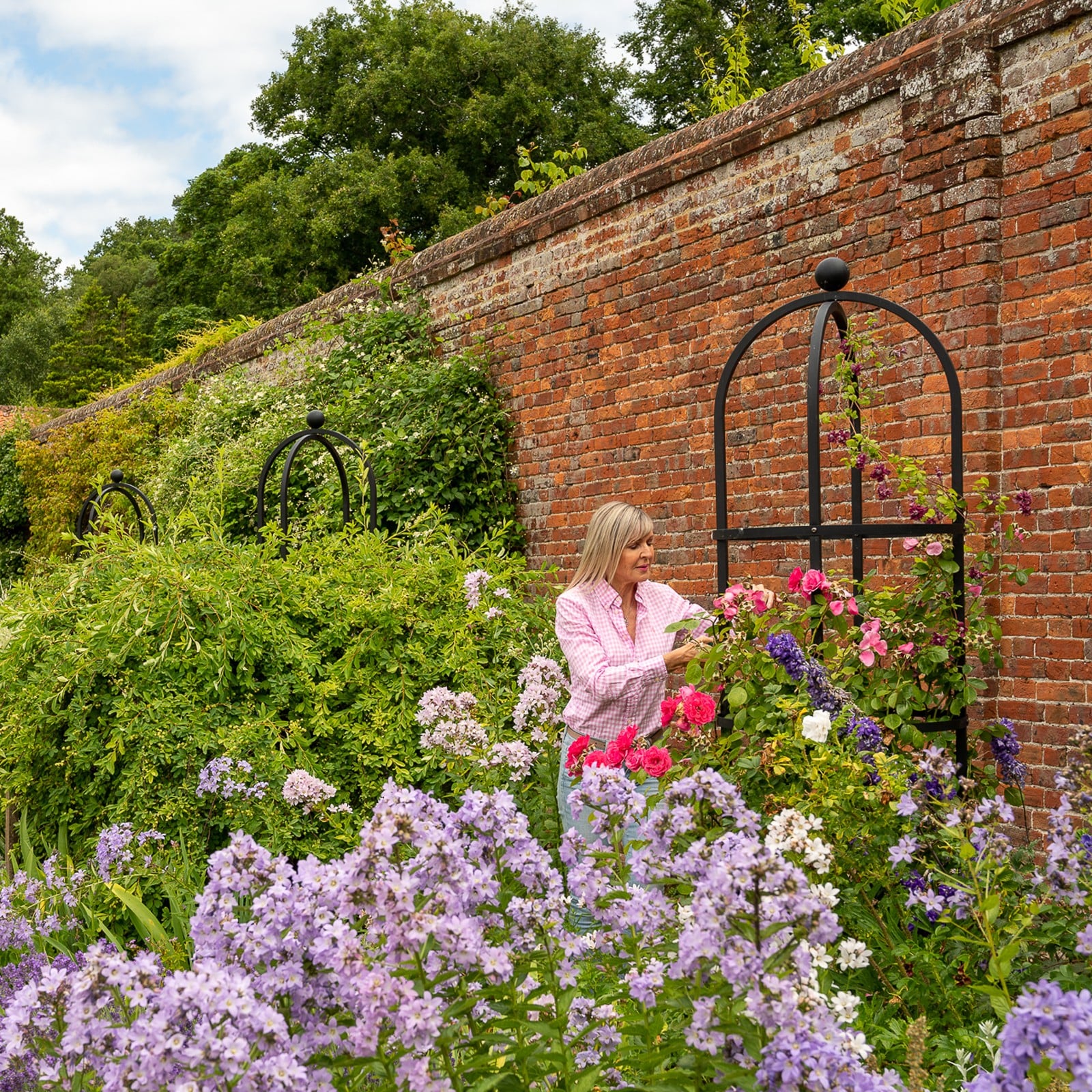 Harrod Steel Grand Round Obelisk - Matt Black from Harrod Horticultural