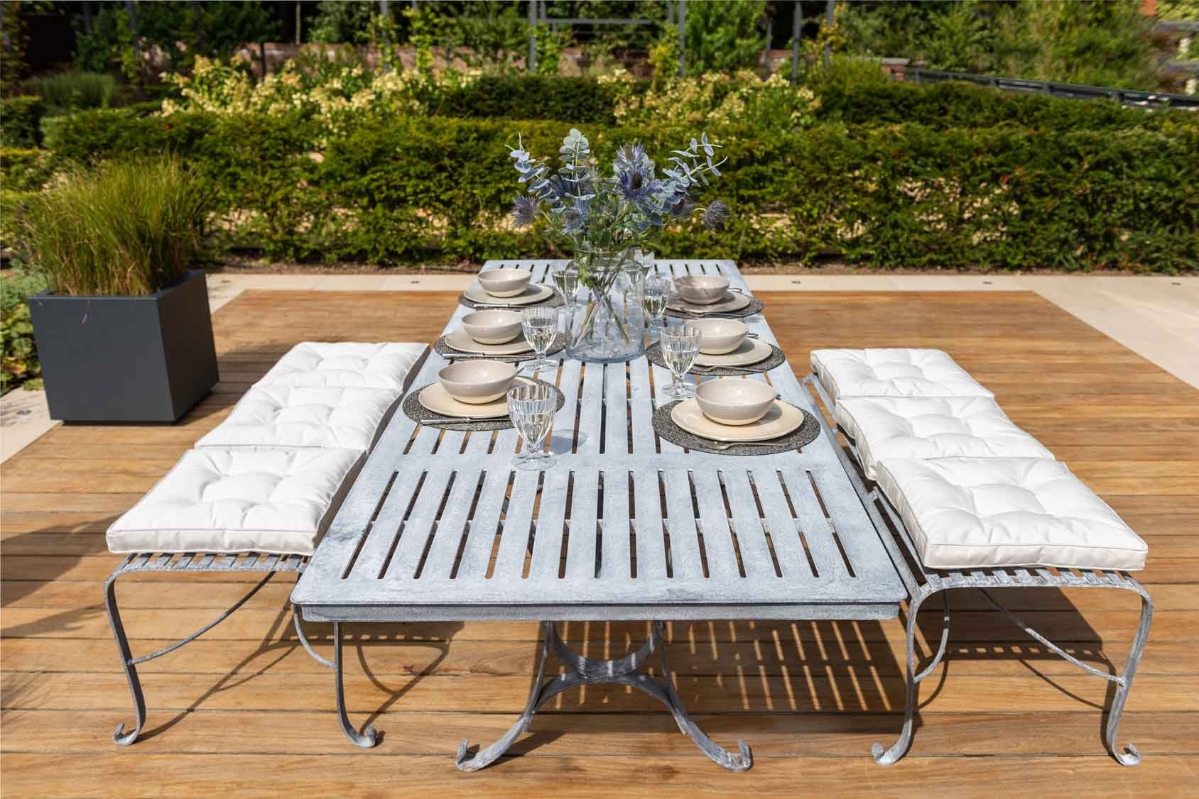 Garden Bench Backless : A contemporary curved backless teak bench is